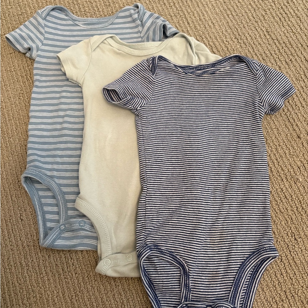 Lot of 9m Baby Boy Clothing - Onesies, Pajamas, Shorts & More - Picture 2 of 11